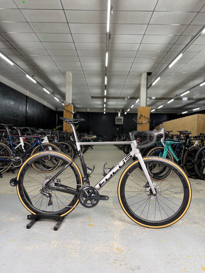 Focus Izalco Max 9.7 Di2 Carbon Racefiets
