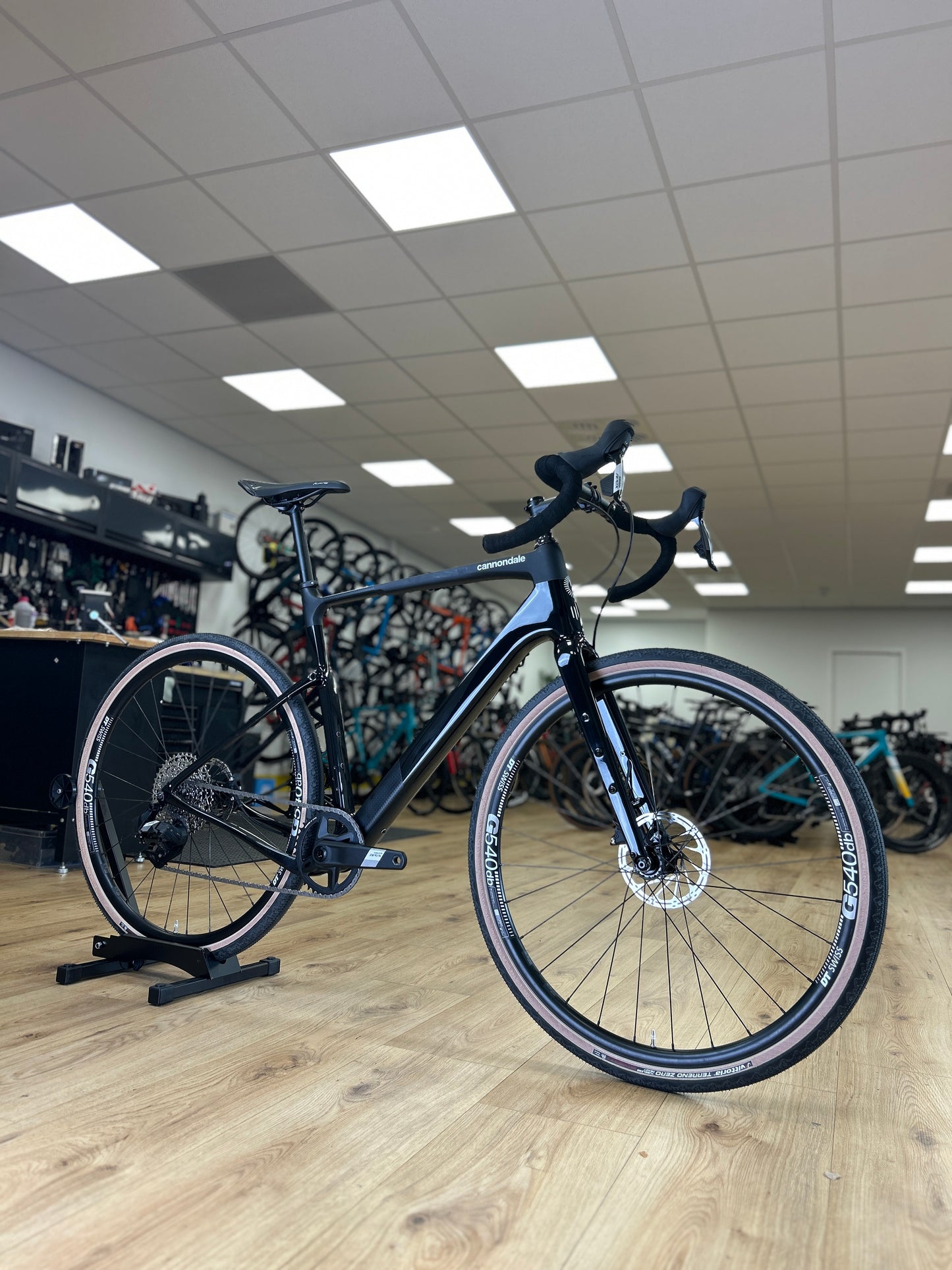 SHOWROOM MODEL Cannondale Topstone LG AXS Gravel Fiets