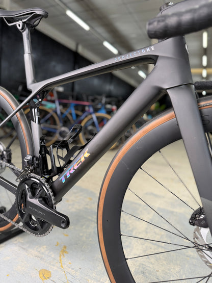 1000km Trek Madone SLR7 Di2 Carbon Racefiets