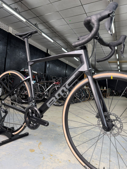 NIEUW BMC Roadmachine Four Di2 Carbon Racefiets