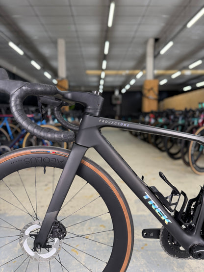 1000km Trek Madone SLR7 Di2 Carbon Racefiets