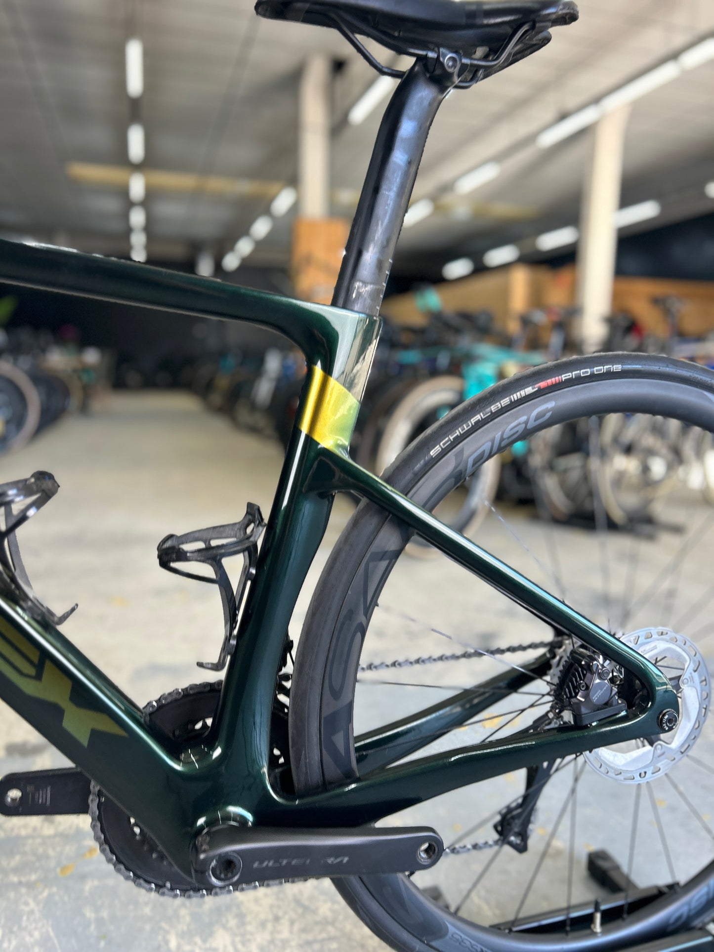 Apex Soniq Di2 Carbon Road Bike