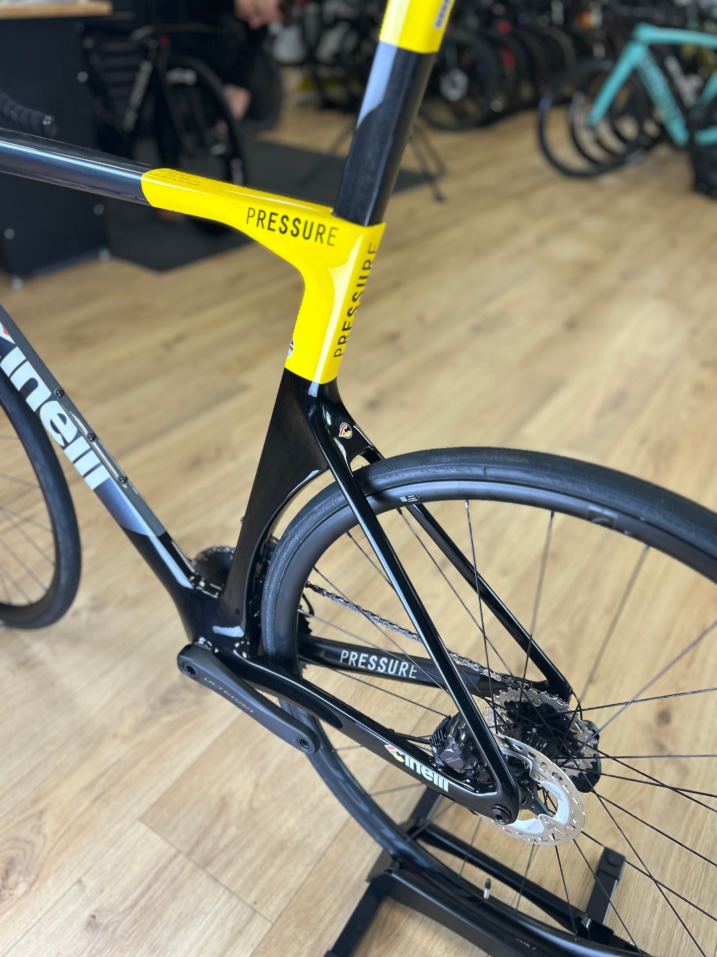 0km Showroom Model Cinelli Pressure Di2 Carbon Racefiets