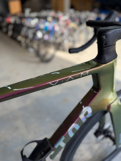 NIEUW Factor Ostro VAM Di2 Carbon Racefiets