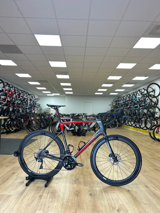 Giant Defy Advanced Pro Carbon Racefiets