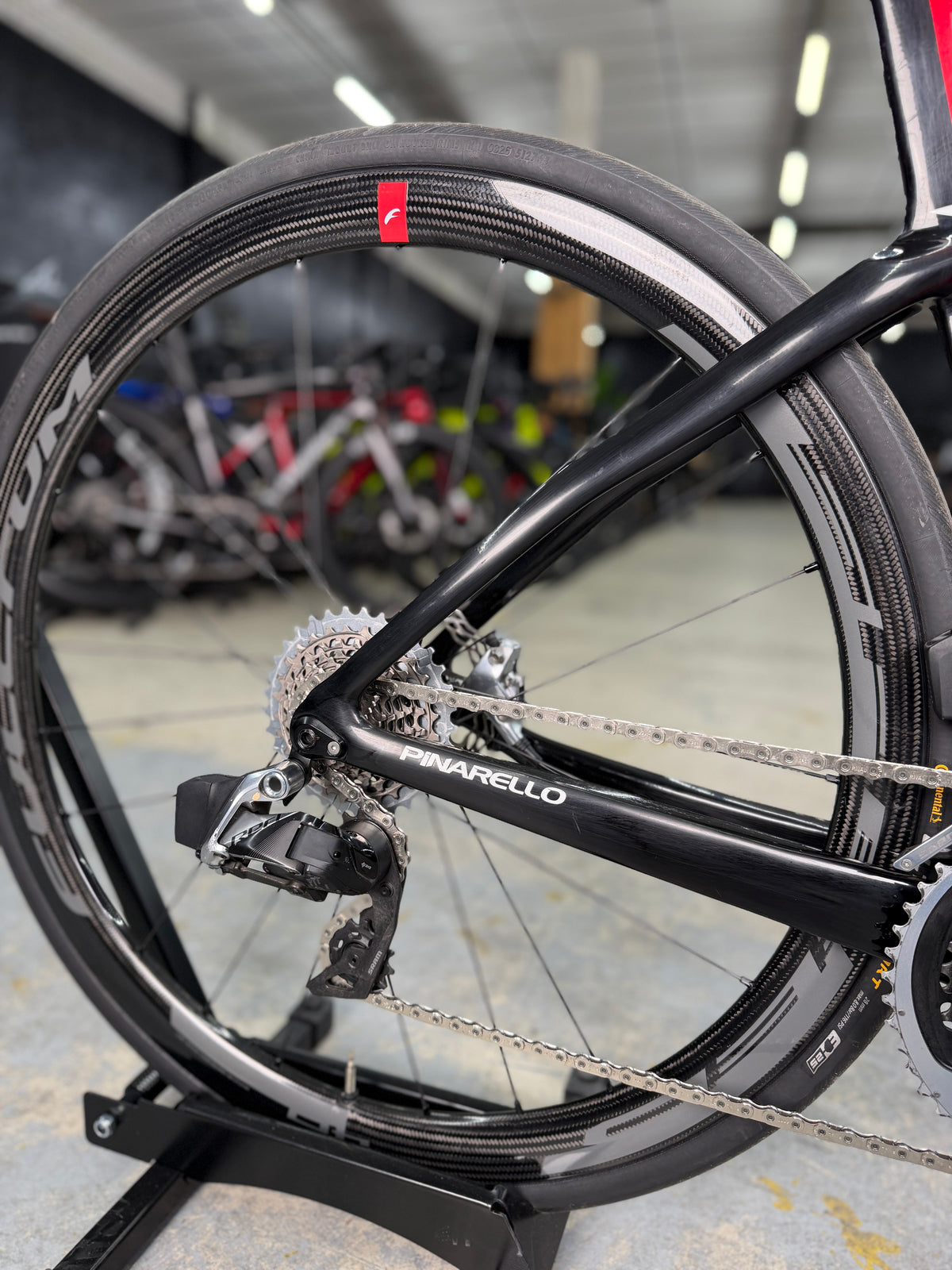 Pinarello F eTap Red Carbon Racefiets