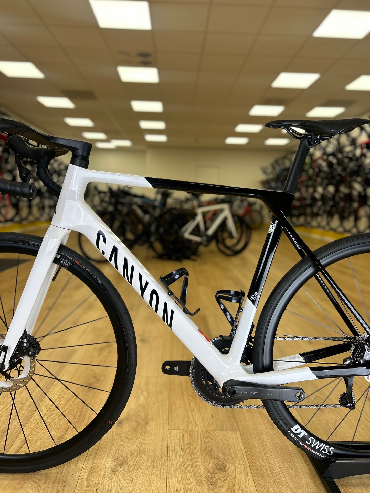 2024 500km Canyon Ultimate Di2 Carbon Racefiets