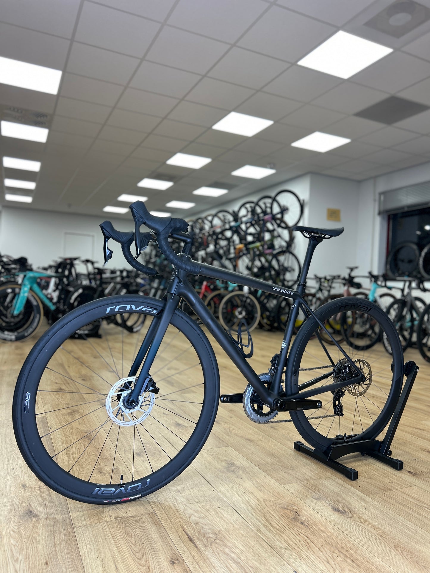 1000km Specialized Aethos Comp AXS Carbon Racefiets