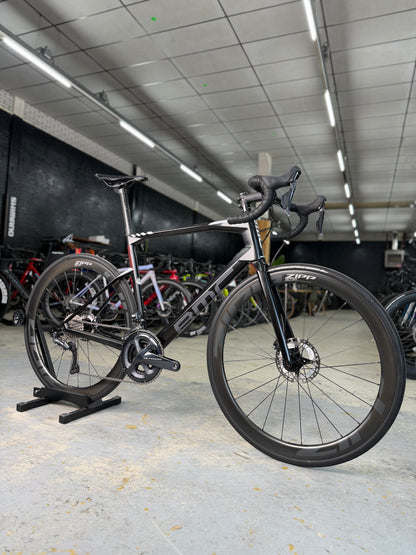 BMC Roadmachine 02 ONE Di2 Carbon Racefiets