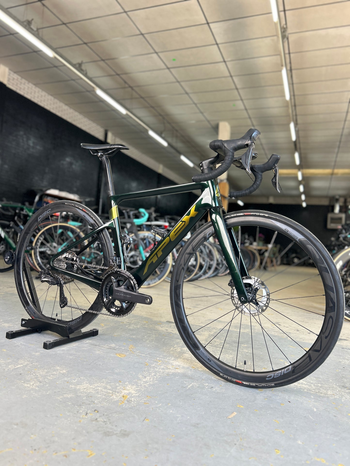 Apex Soniq Di2 Carbon Road Bike