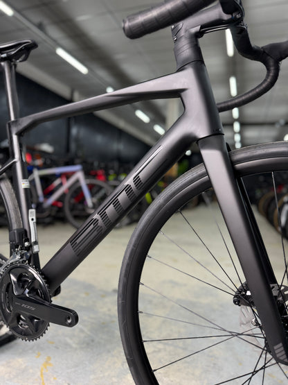 NIEUW BMC Roadmachine TWO Di2 Carbon Racefiets