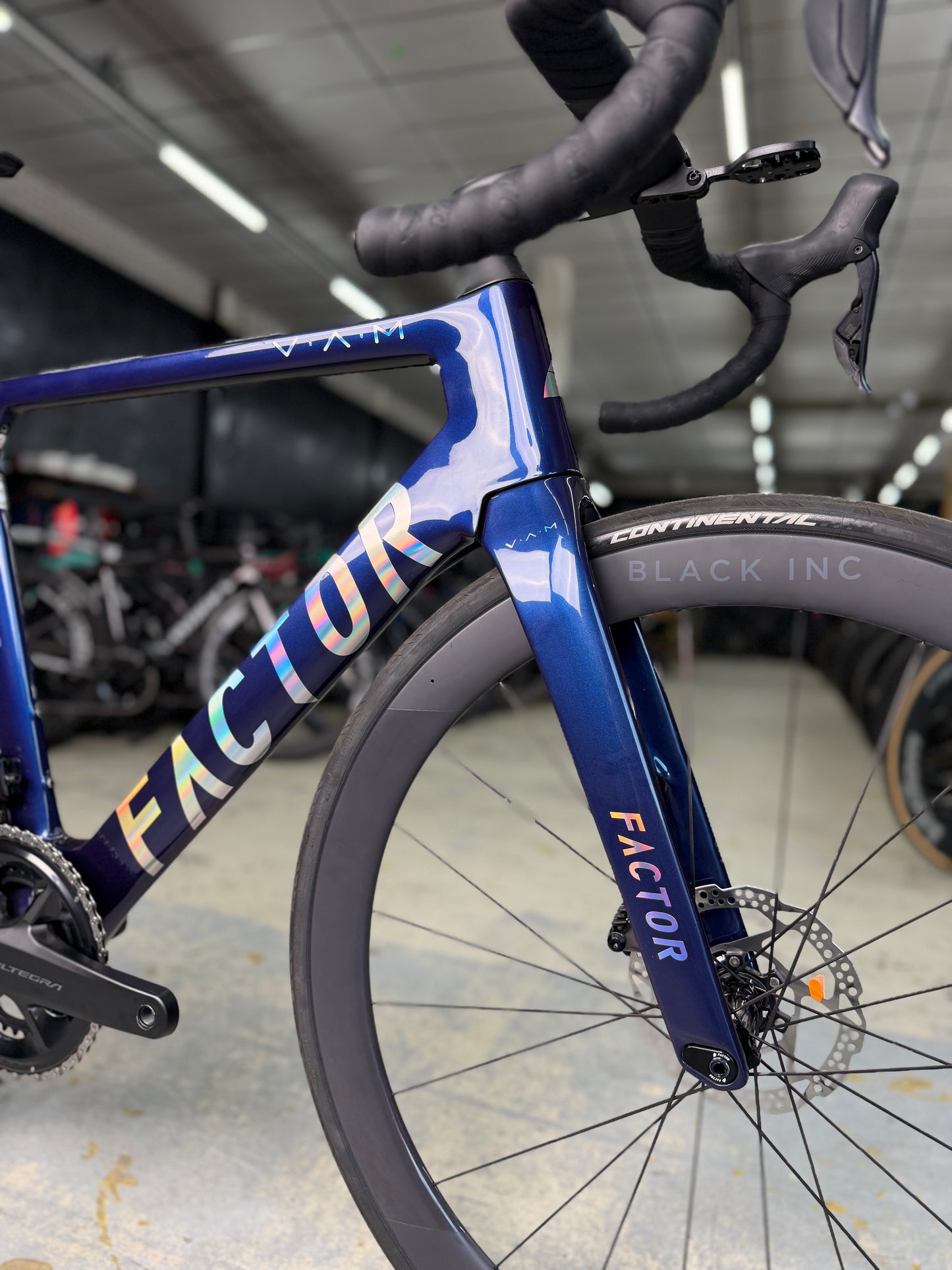 NIEUW Factor Ostro VAM Di2 Carbon Racefiets