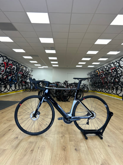 Showroom Orbea Orca Aero Carbon Disc Racefiets