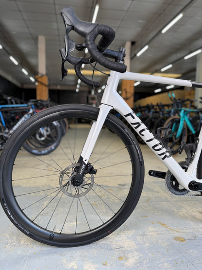 Factor O2 AXS Carbon Racefiets