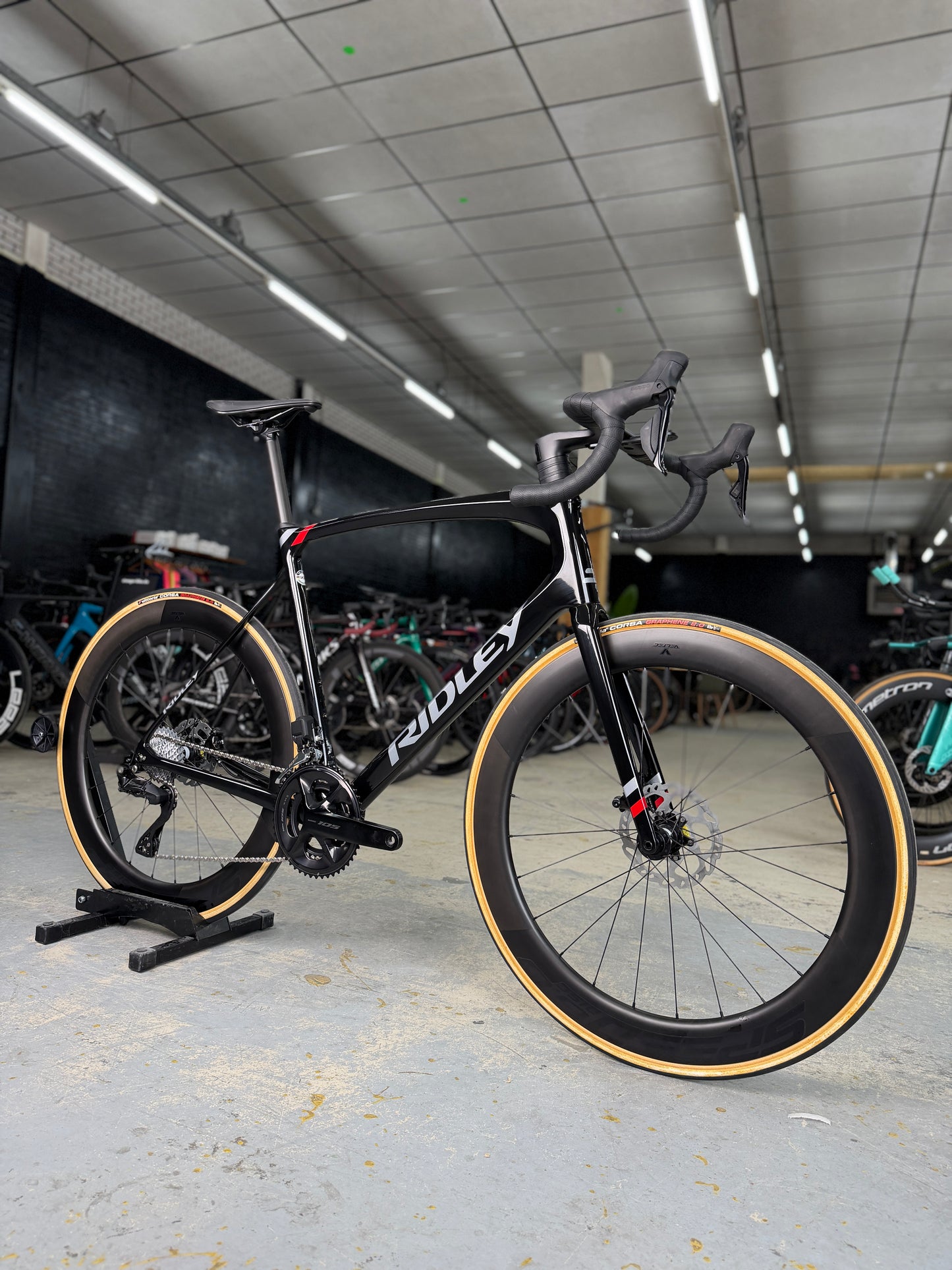 SHOWROOM Ridley Fenix SLiC Di2 Carbon Racefiets