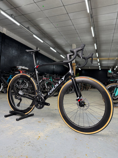 SHOWROOM Ridley Fenix SLiC Di2 Carbon Racefiets