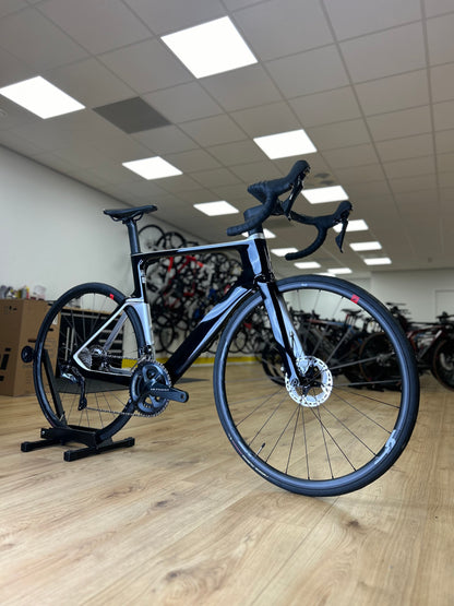 Showroom Orbea Orca Aero Carbon Disc Racefiets