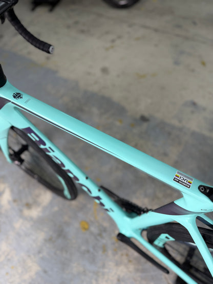 Bianchi Oltre Race Di2 Carbon Road Bike
