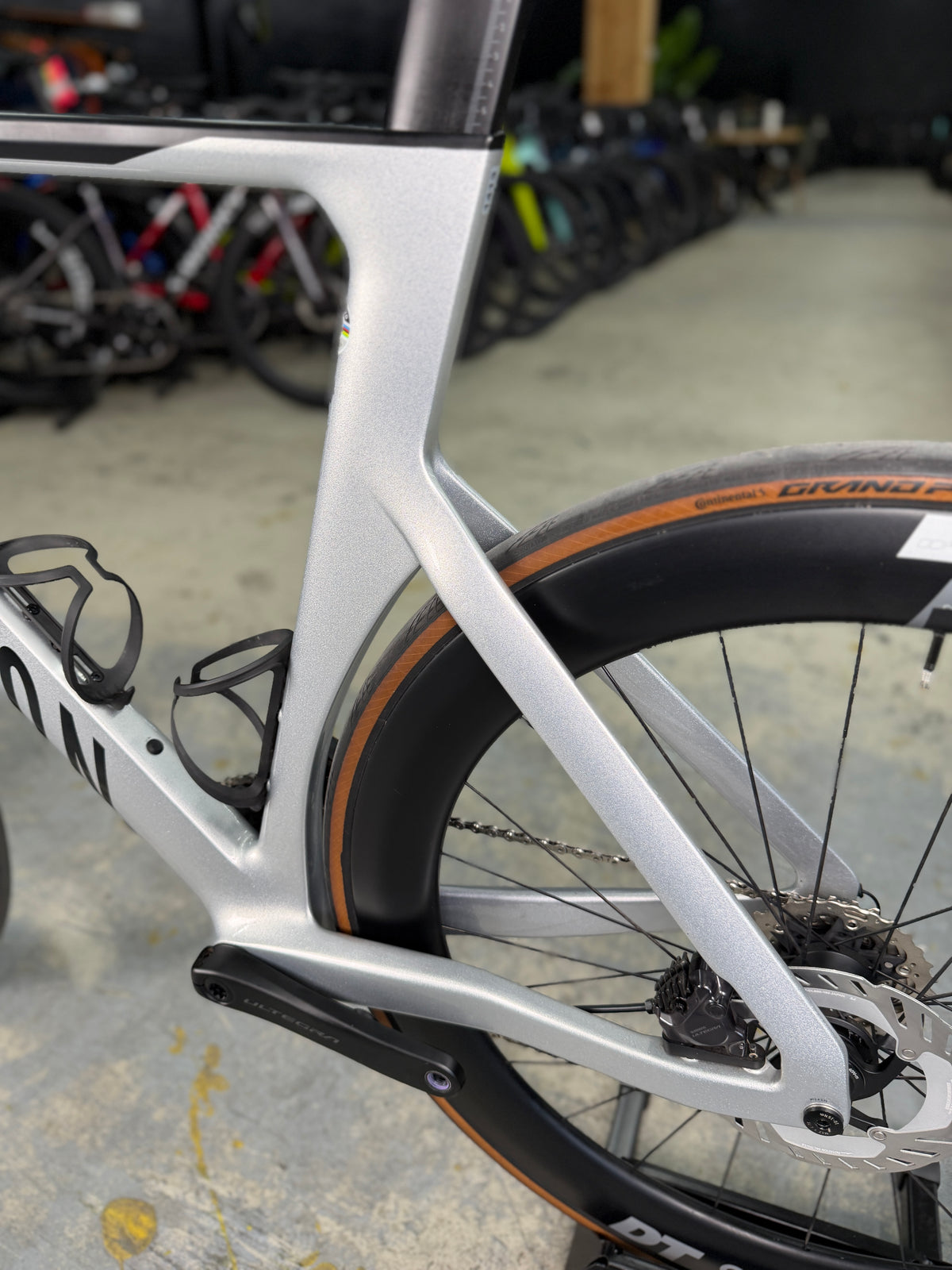 300km Canyon Aeroad CF SLX Di2 Carbon Racefiets
