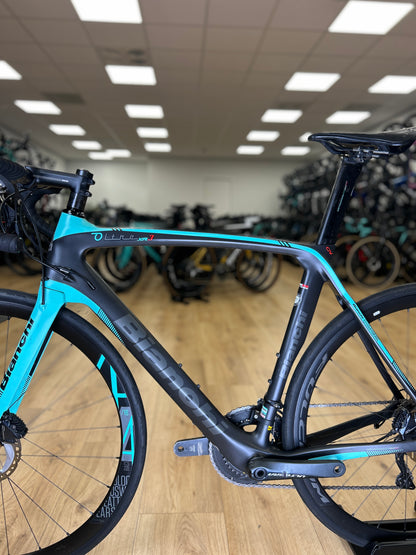 Bianchi Oltre XR3 Disc Carbon Road Bike