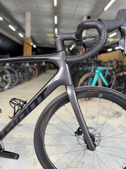 Giant Defy Advanced Pro AXS Carbon Racefiets