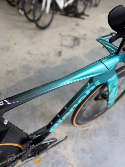 Bianchi Aquila RC Disc Di2 Carbon Racefiets