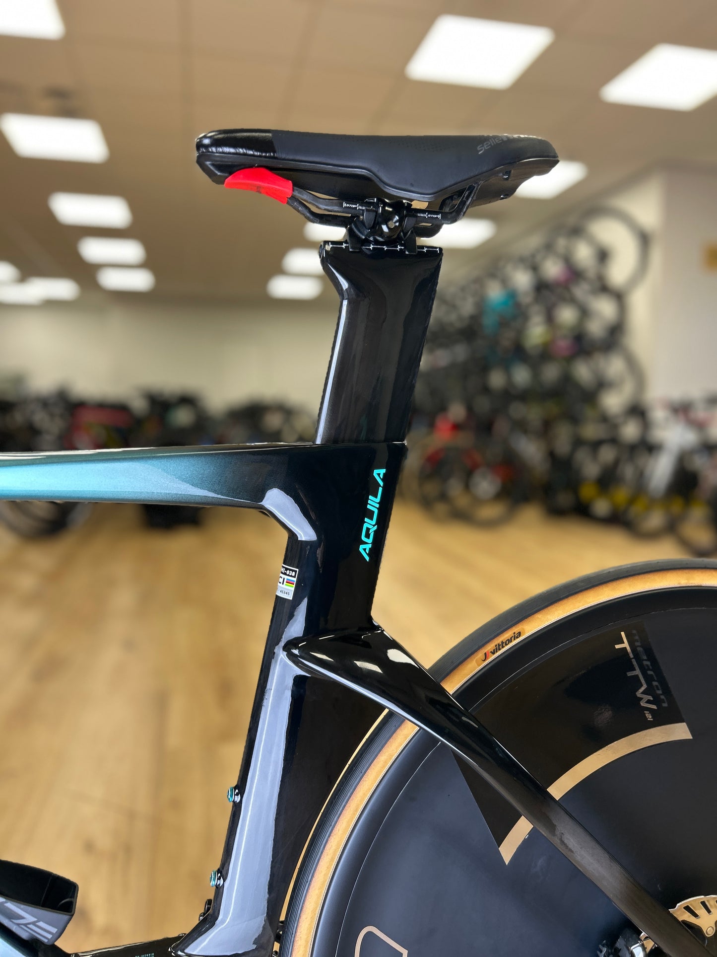 Bianchi Aquila RC Disc Di2 Carbon Racefiets