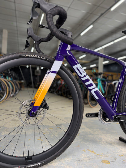 1000km BMC Kaius 01 THREE AXS Gravel Fiets