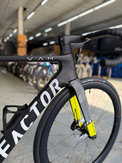 NIEUW Factor Ostro VAM Di2 Carbon Racefiets