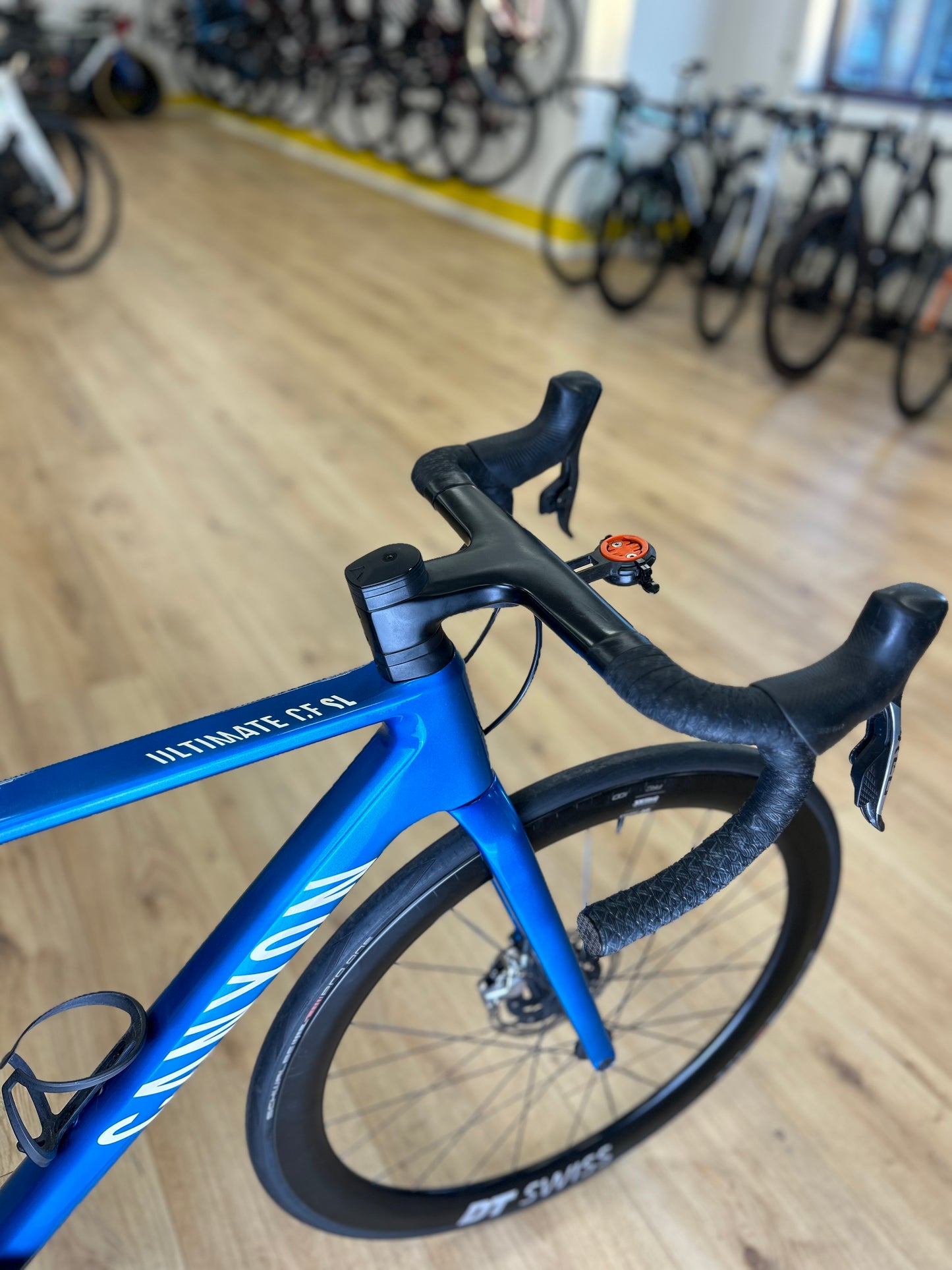 Canyon Ultimate eTap Red Carbon Disc Racefiets