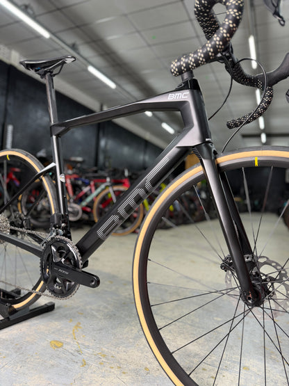 NIEUW BMC Roadmachine Five Di2 Carbon Racefiets