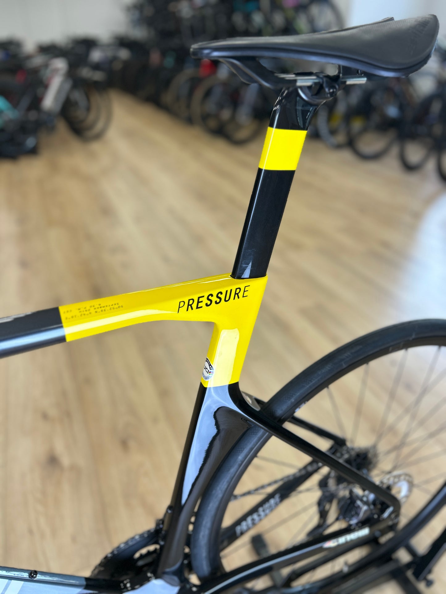 0km Showroom Model Cinelli Pressure Di2 Carbon Racefiets