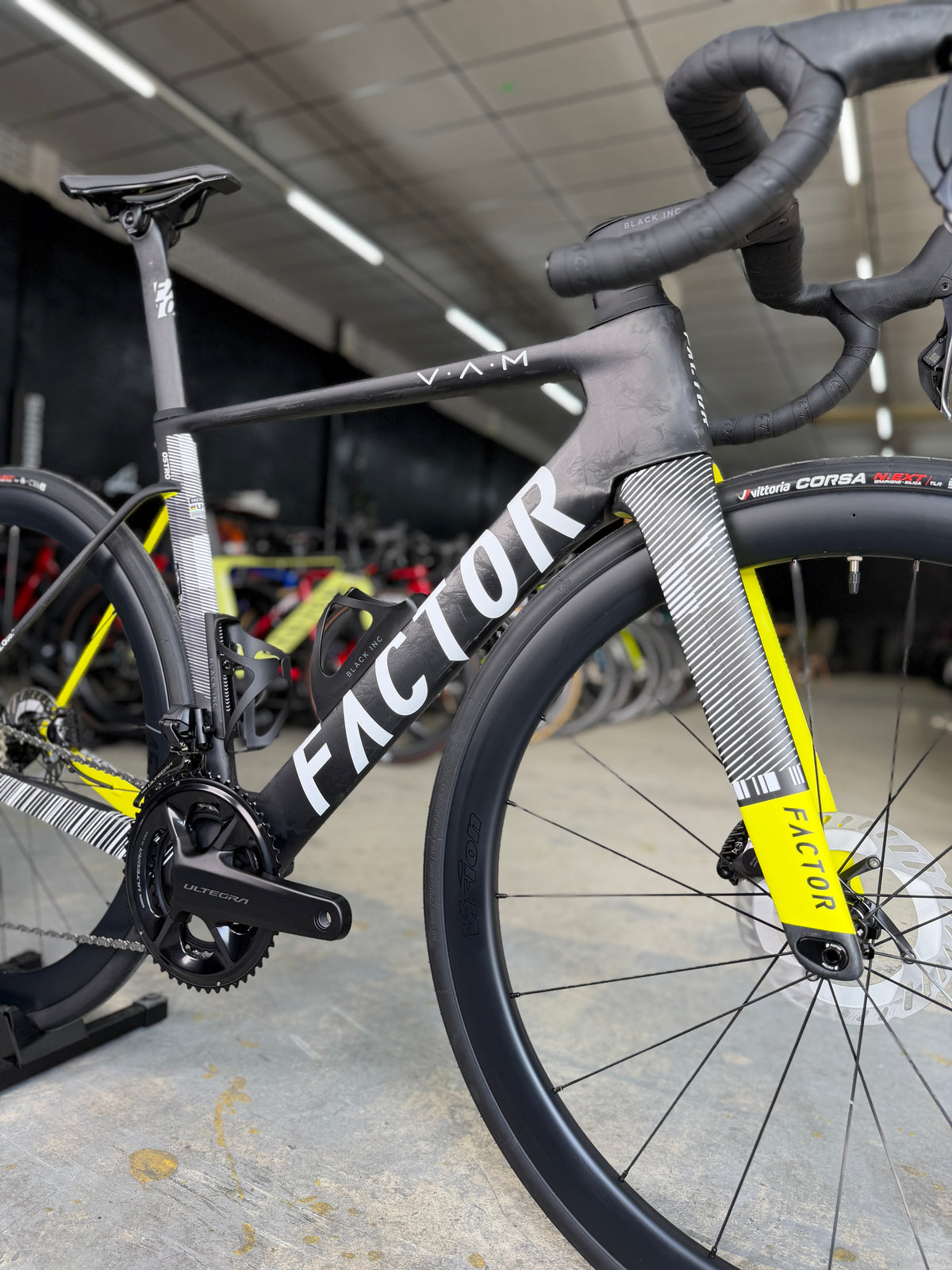 NIEUW Factor Ostro VAM Di2 Carbon Racefiets