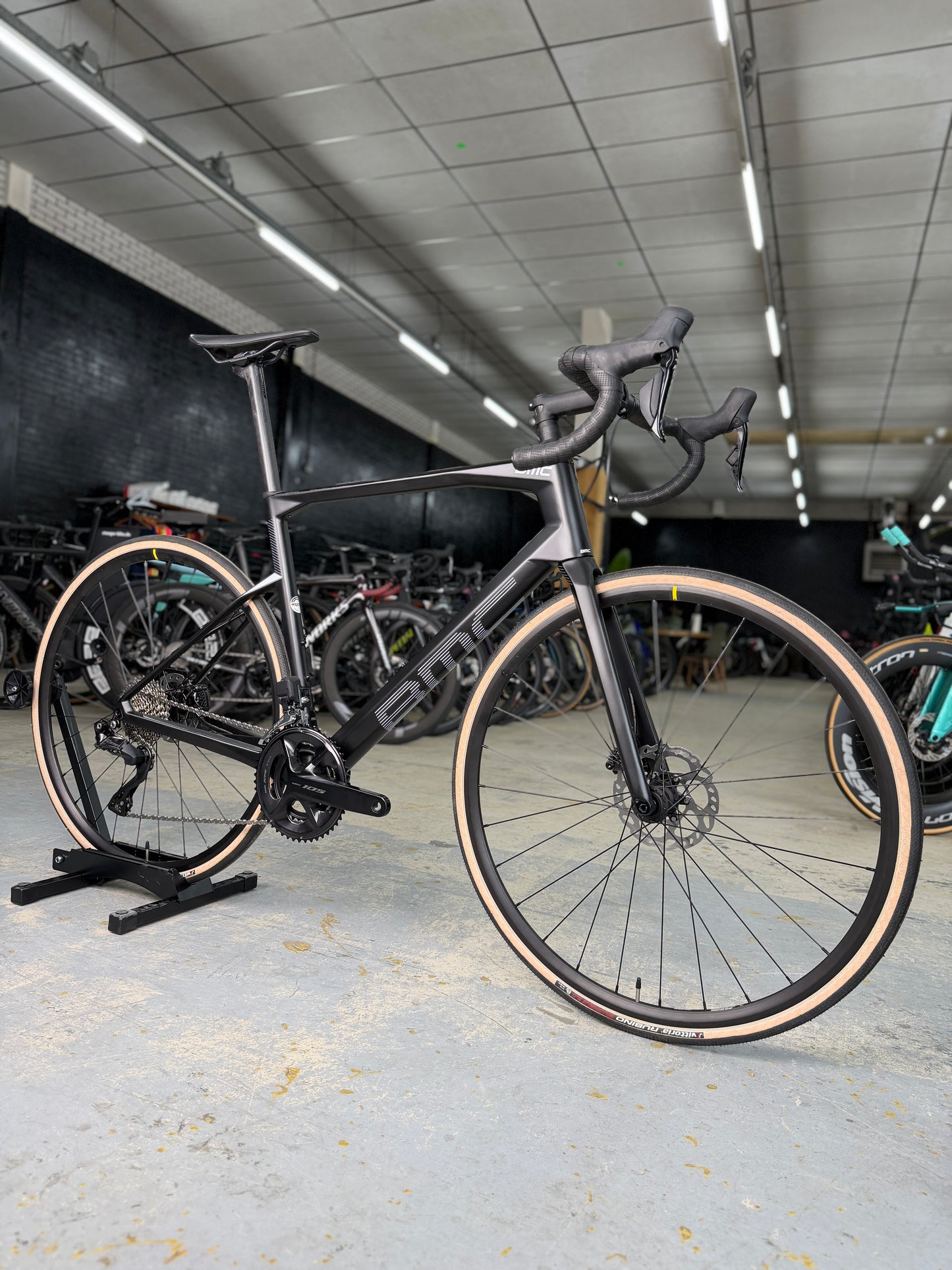 NIEUW BMC Roadmachine Four Di2 Carbon Racefiets