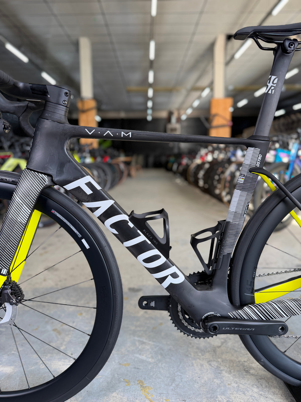 NIEUW Factor Ostro VAM Di2 Carbon Racefiets