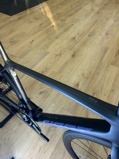 SHOWROOM MODEL Giant TCR Advanced SL Disc 0 Di2 Carbon Racefiets