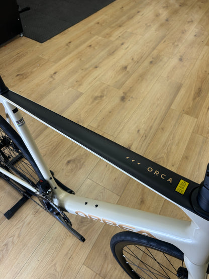 0km Showroom Model Orbea Orca M30iTEAM Di2 Carbon Racefiets