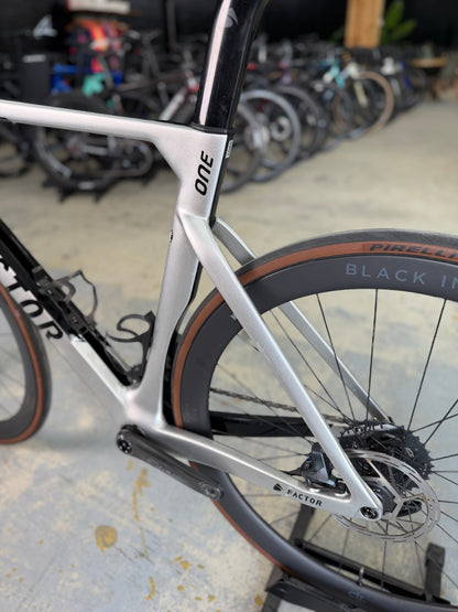 Factor ONE AXS Carbon Racefiets
