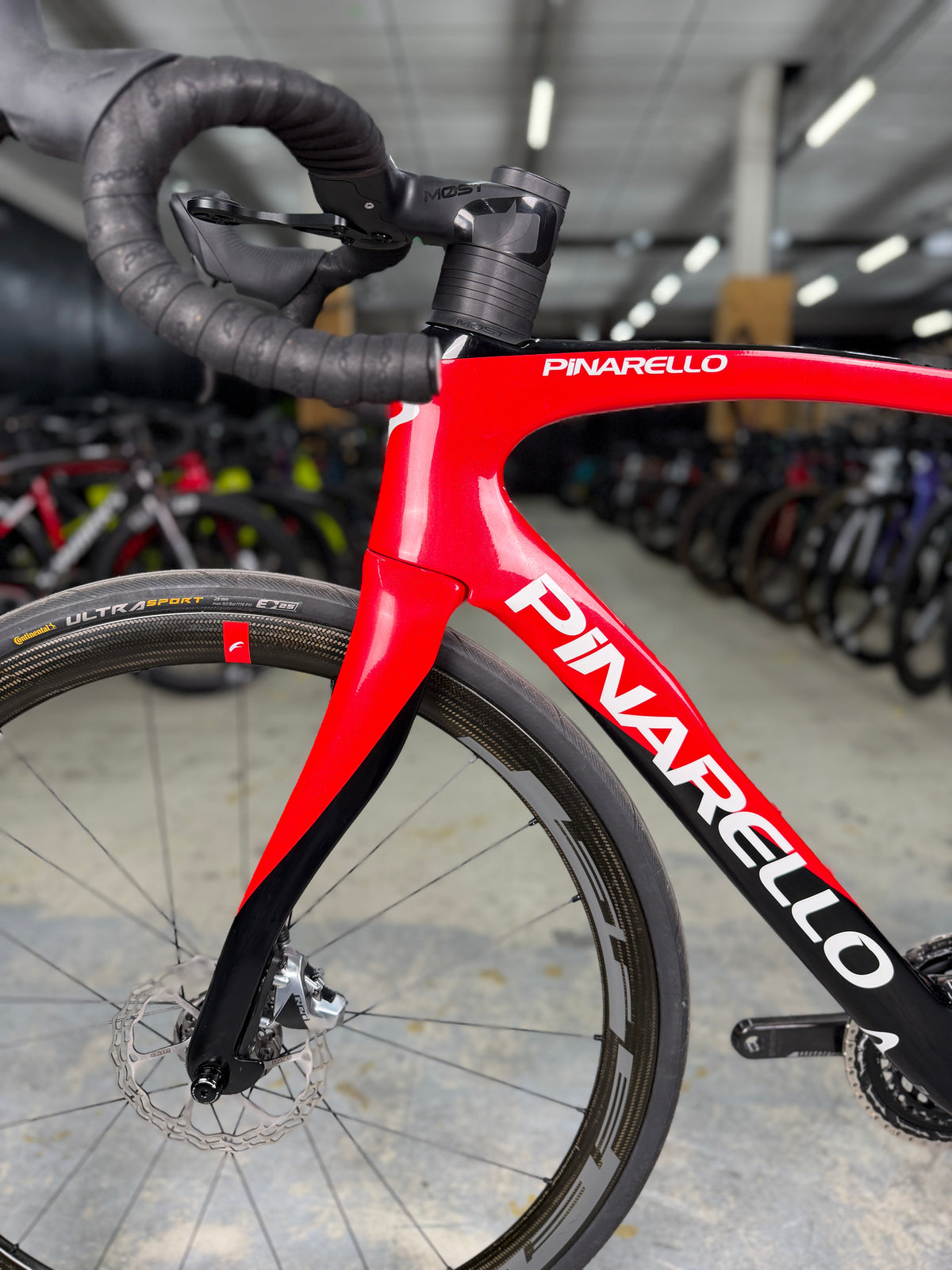 Pinarello F eTap Red Carbon Racefiets