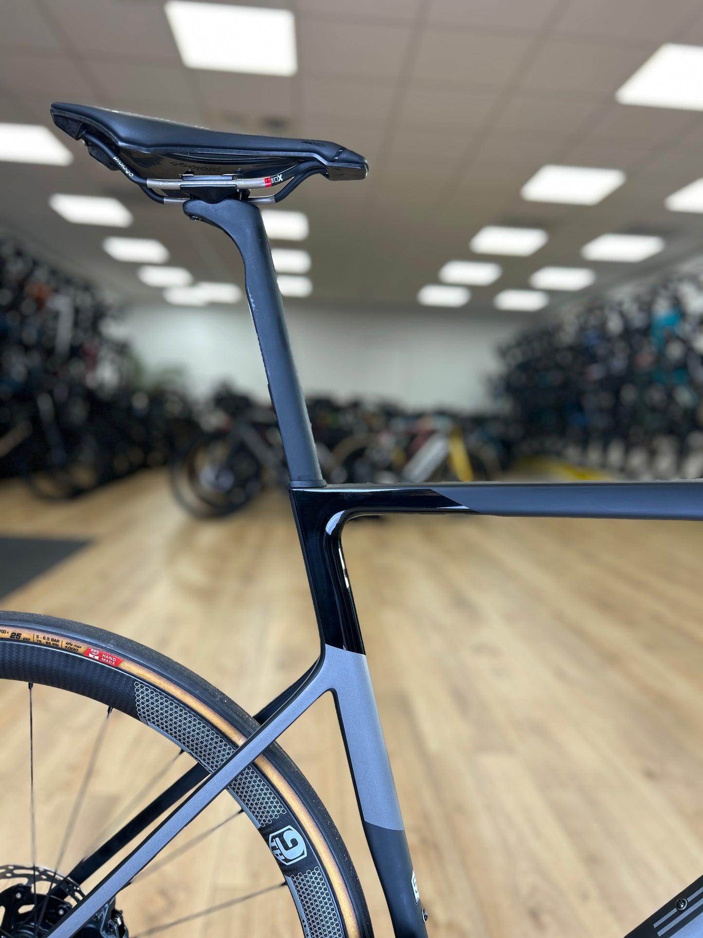 Showroom Model 0km Cannondale SuperSix EVO Hi-MOD Disc Carbon Racefiets