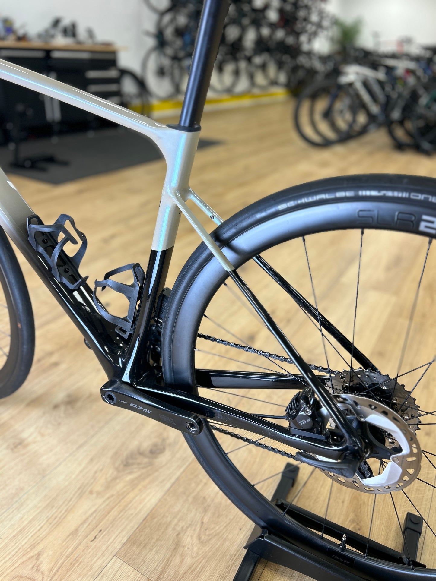 Liv Avail DI2 Carbon Disc Racefiets