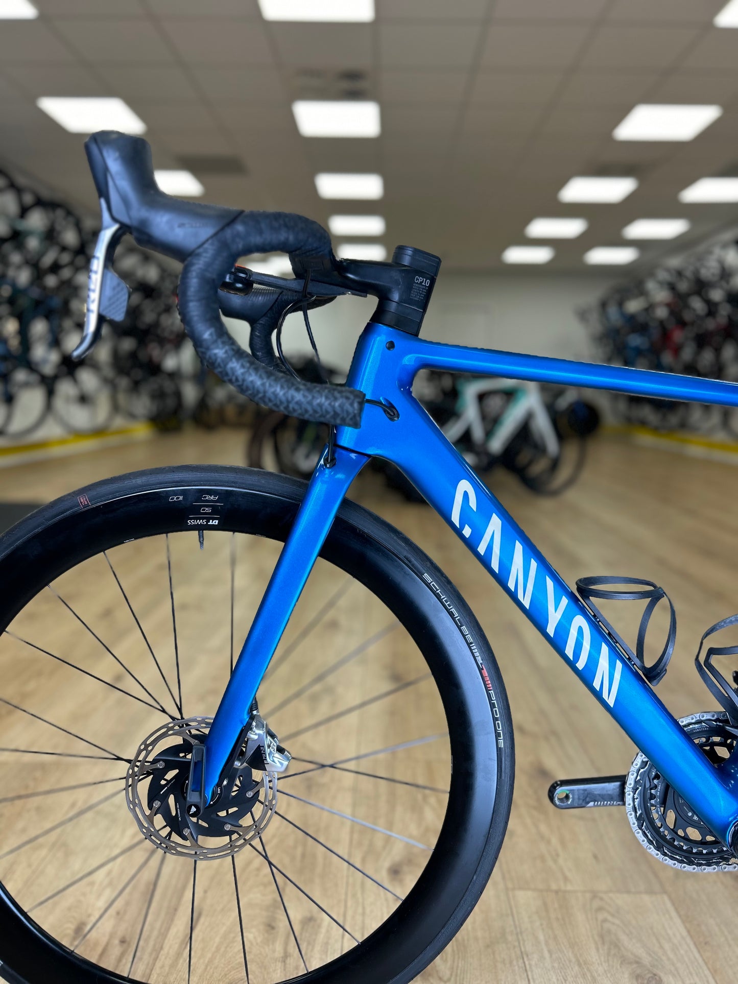 Canyon Ultimate eTap Red Carbon Disc Racefiets