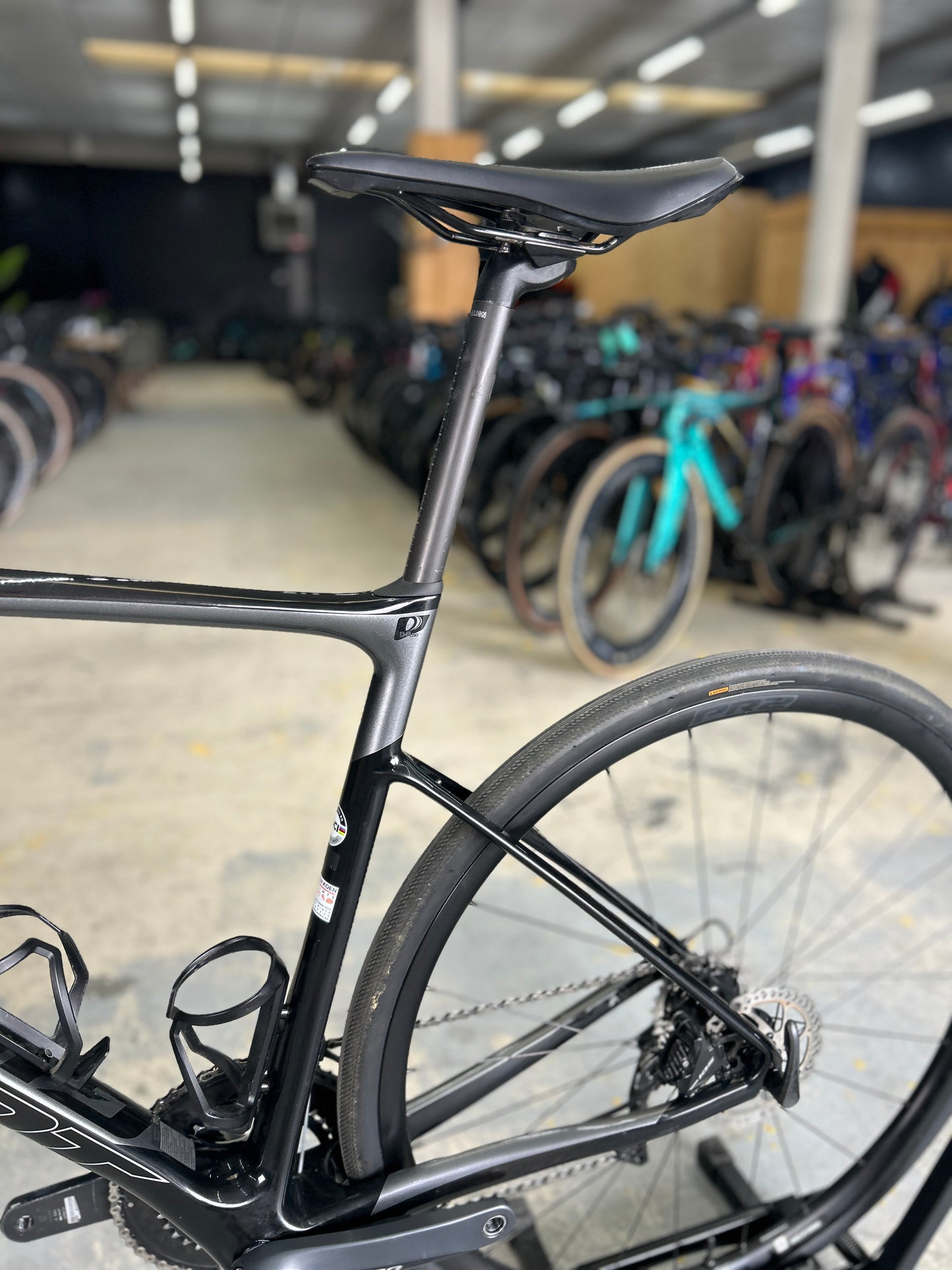 Giant Defy Advanced 2 Carbon Road Bike