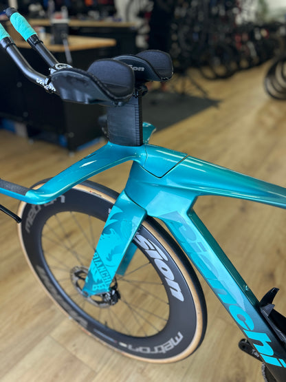 Bianchi Aquila RC Disc Di2 Carbon Racefiets