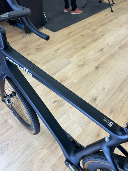 0km Showroom Model Cervelo Aspero 5 Red XPLR AXS Gravel Fiets