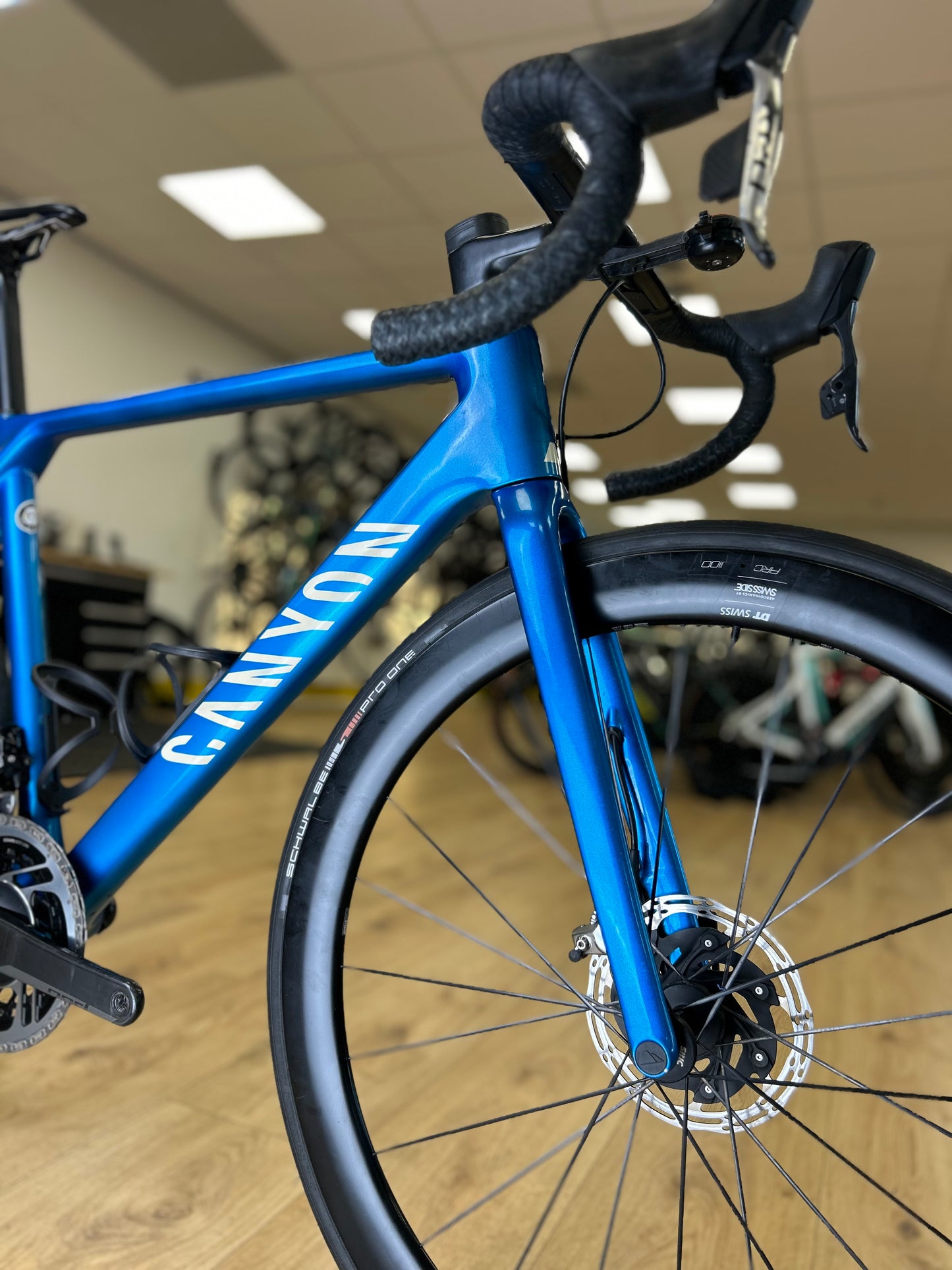 Canyon Ultimate eTap Red Carbon Disc Racefiets