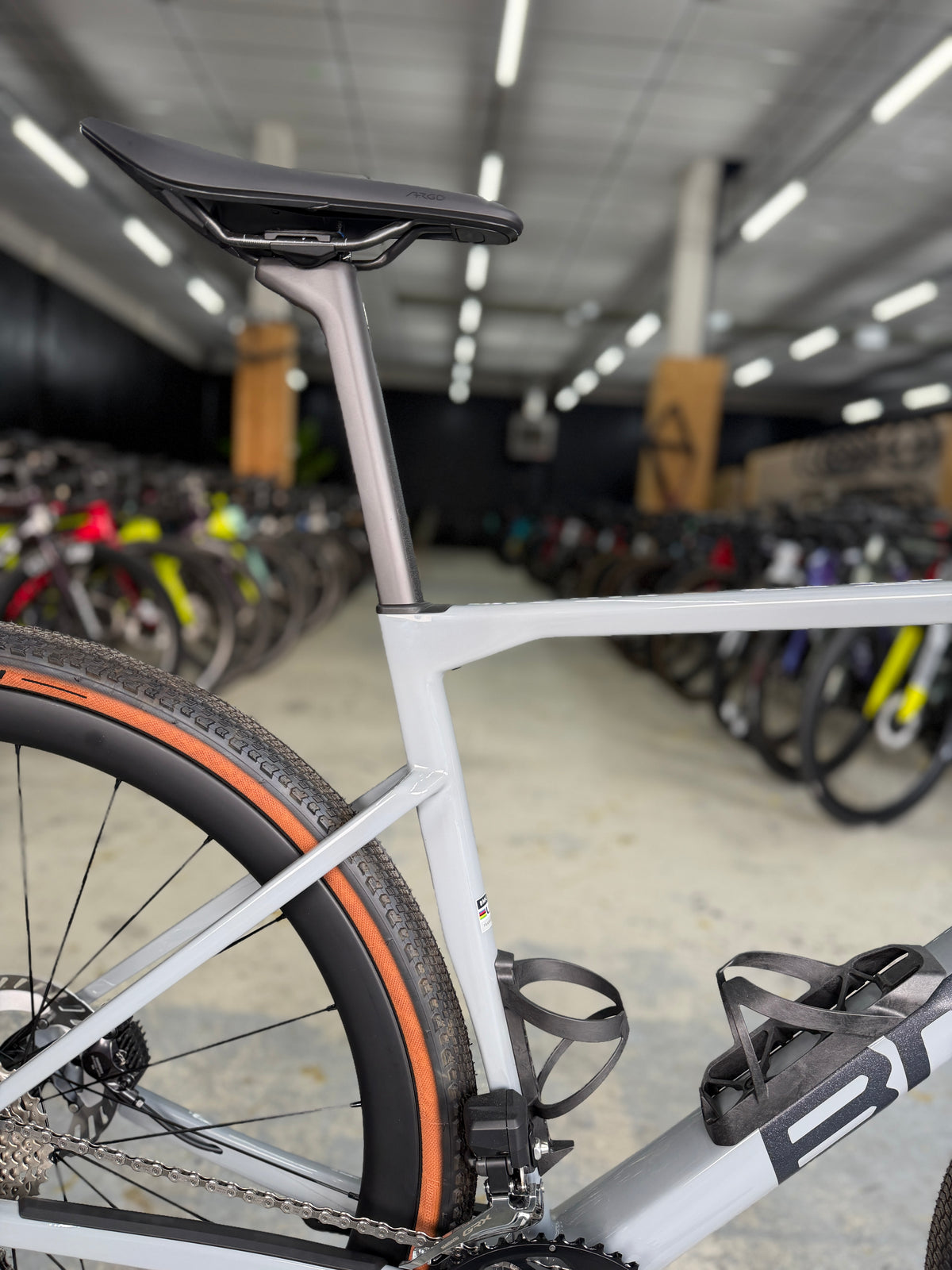 NIEUW BMC Kaius 01 THREE Di2 Gravel Fiets
