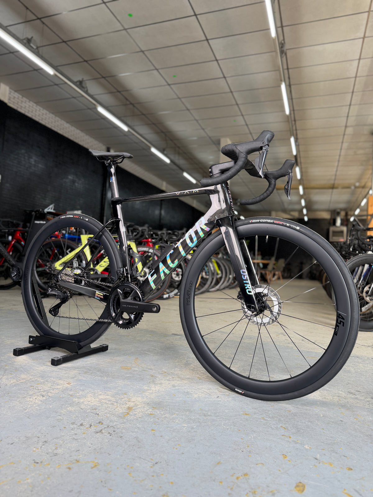 NIEUW Factor Ostro VAM Di2 Carbon Racefiets