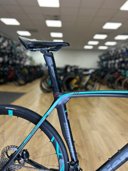Bianchi Oltre XR3 Disc Carbon Road Bike