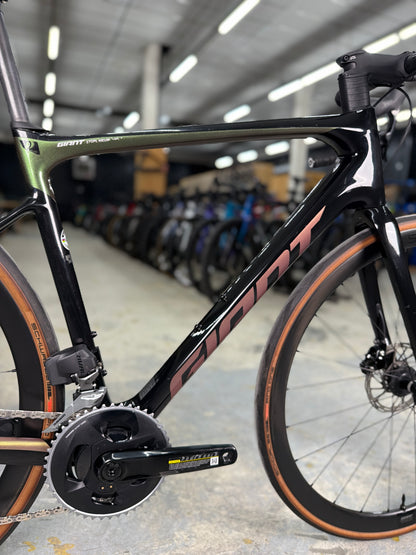 Giant Defy Advanced AXS Carbon Racefiets